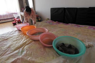 泌阳楼上漏水，住户失联，小区没物管，业主维权难！律师来支招……